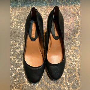 Banana Republic black pumps